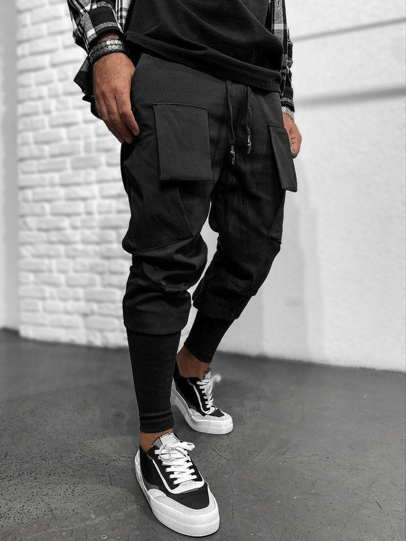Hose aus Funktionsstoff von Black Island mit elastischem, verstellbaren Bund. Aufgesetzte Vordertaschen. Elastischer, eng verlaufender Beinabschluss.    Unser Model trägt Größe L.   Körperlänge: 180 cm (5.91 ft)  Gewicht: 77 kg (169,76 lbs)   Farbe: Schwarz  Material: 100% Polyeste
